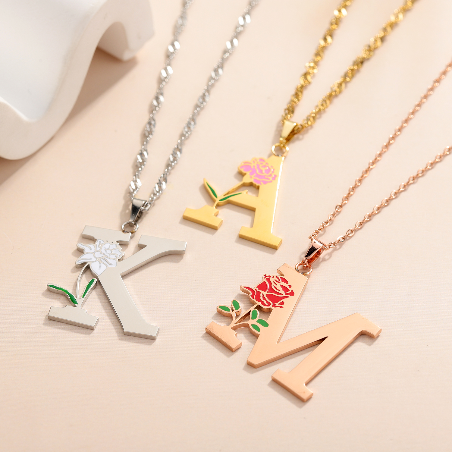 Custom Flower Initial Letter P - Birth Flower Necklace recensie en prijs